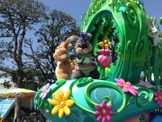 A special Easter version parade!