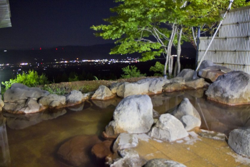 Shiratori Onsen outdoor bath area