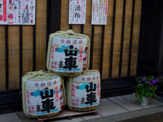 Sake barrels in front of specialized shops.&nbsp;Takayama is famous for its tasty sake.