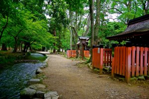 Several inner shrines face the&nbsp;Nara-no-ogawa stream