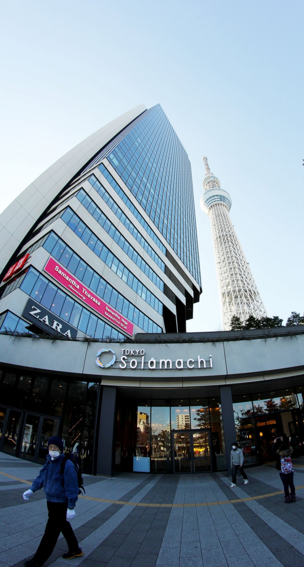 The view from the front of the shopping mall under the Tokyo Skytree building!&nbsp;