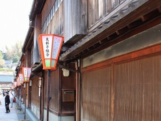 Tea houses "Nakamura" and "Yamatomi"