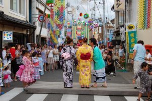 The yukata contest draws many contenders and onlookers.