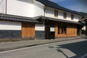 A pure white walled Japanese building that caught my eyes is the Mifune Machinaga Gallery.
