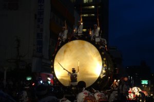 The big taiko (O-daiko) starts off the parade promptly at 7pm