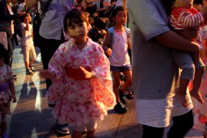 A cute little girl try to dance Hokkai Bon Odori