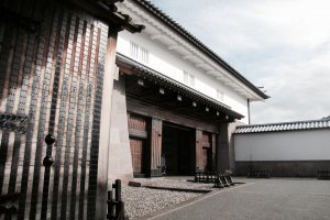 The impressive Ishikawa-mon gate
