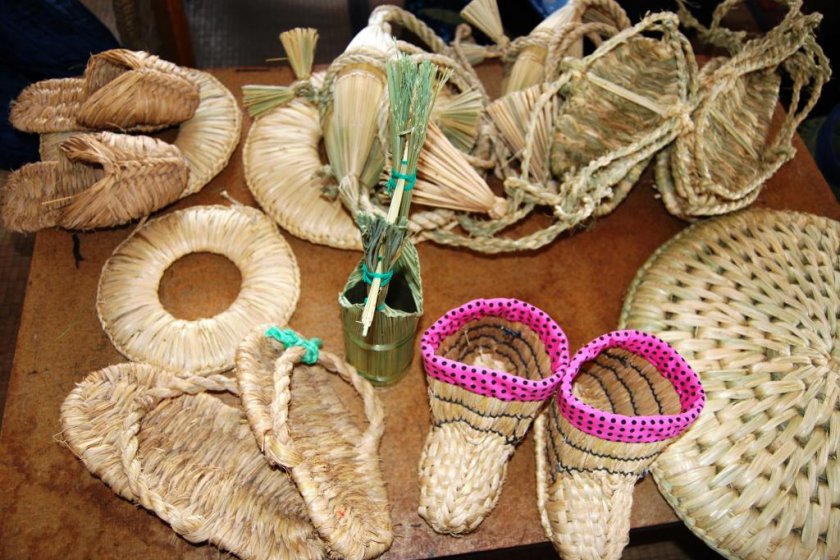 A range of wara rice straw items on display in Saito-san\'s studio