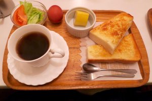 Kineya's ¥400 almond butter toast morning set