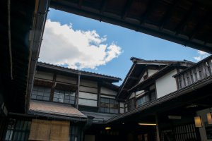 The courtyard of Kusakabe Mingei-kan, where visitors can enjoy a complimentary green tea.