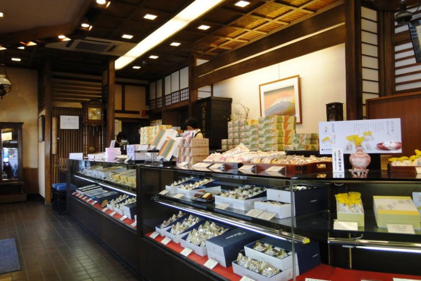 Inside Nagasaki\'s famous Bunmeido castella shop