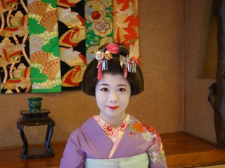 Individual photography of the maiko is allowed