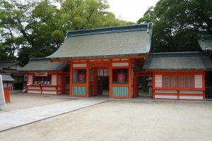 Niomon (entrance gate)