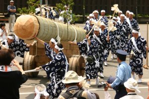 Okihiki, transporting a tree for the Ise Grand Shrine