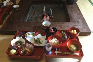 Fresh farm cuisine in Wajima lacquerware by the sunken fireplace