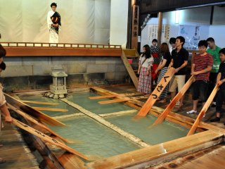 Be sure to visit Netsu no Yu and participate in the yumomi ("hot water rubbing") demonstration