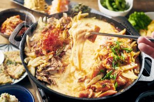 The Cheese Dak-galbi & Bulgogi Course is one of the options available