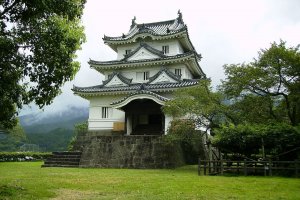 Tiny Uwajima Castle
