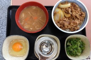 Gyunegitamadon is the beef gyudon with egg and green onions shown here with a side order of tonjiru soup, a miso-base soup with vegetables and pork