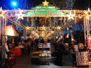 Christmas market that sells Christmas merchandise, snacks&nbsp;and winter drinks