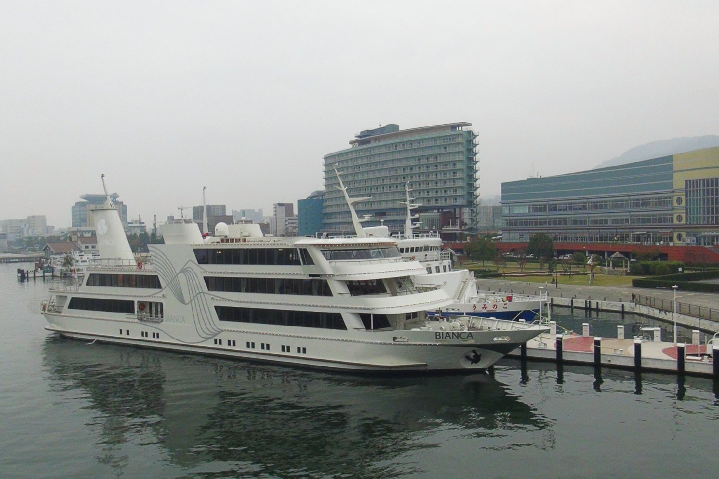 The Michigan Cruiser Pleasure Boat: Departs from the port of Hamaotsu, Otsu City, Shiga Prefecture.