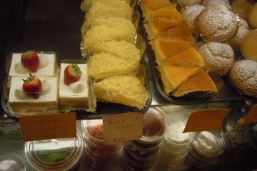 <p>The &quot;deli&quot; counter offers a larger selection of cakes and puddings as well as side dishes</p>