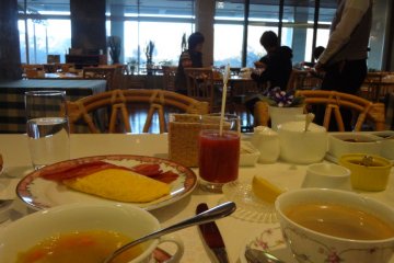 In the morning, we had breakfast at the Casual-western restaurant in the hotel.