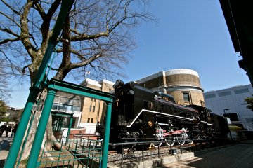<p>&quot;เครื่องจักรไอน้ำ&quot;(Stream Locomotive) นวัตกรรมแห่งศตวรรษที่20 ต้อนรับทุกคนหน้าพิพิธภัณฑ์</p>