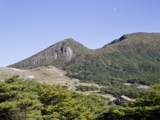 A clearing allows for an excellent view of barren Mt. Io (left) and Mt. Karakuni&nbsp;(right)