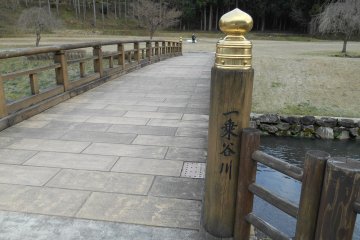 <p>Ichijodani River runs in front of Ichijodani Asakura Ruins. The hiking trail goes along the river</p>