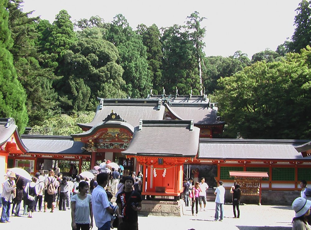 Kirishima Shrine, crowded with tourists