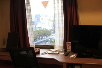 <p>จากโต๊ะทำงานริมหน้าต่างมองไปยังย่าน Sakae</p>