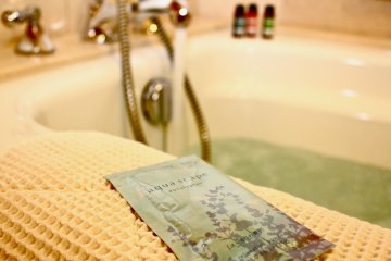 <p>Enjoy the amenities Hotel Nikko Tokyo offers such as the en-suite bath with soaking tub</p>