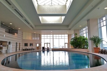 <p>The great oval pool at Spazen Tokyo is not only a sight to see, but a fantastic place to relax and unwind.</p>