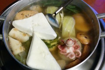 <p>A big pot of oden simmers on your own private table.&nbsp;</p>