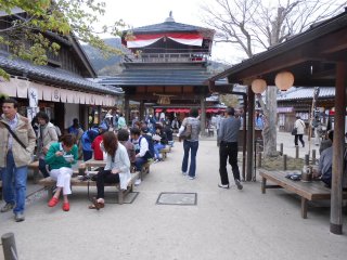 Eating and drinking plays an important role when visiting the grand shrine.