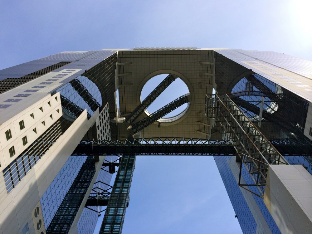 O "Observatório do Jardim Flutuante" do Umeda Sky Building fica a 173 metros de altura e é uma das maiores atrações de Osaka