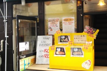 <p>The bento options are shown in photos outside the shop.</p>