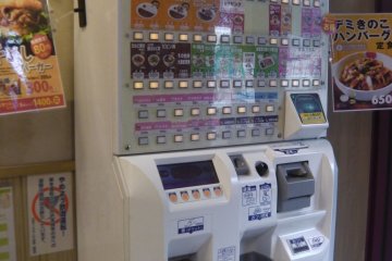 <p>Vending machines help you avoid the language barrier</p>