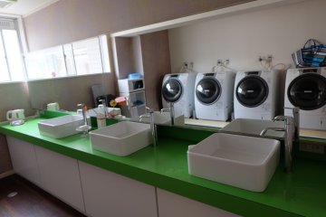 <p>ห้องซักผ้า มีที่ล้างหน้าและไมโครเวฟด้วย</p>