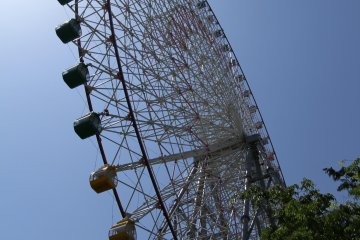 <p>The Tempozan Ferris Wheel</p>
