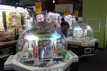<p>ตู้เกมส์กดทุกเกมส์ 100 เยน</p>