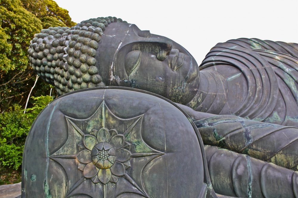 Bức tượng Phật nhập Niết Bàn ở chùa Jorakuzan Mantokuji (萬徳寺釈迦涅槃仏)