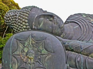 Bức tượng Phật nhập Niết Bàn ở chùa Jorakuzan Mantokuji (萬徳寺釈迦涅槃仏)