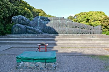 <p>A full frontal view of&nbsp;Nirvana Statue of Jorakuzan&nbsp;Mantokuji Temple</p>