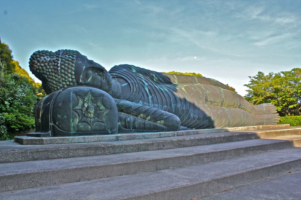 Statue du Nirvana au coucher du soleil, noous &eacute;tions les seuls sur place