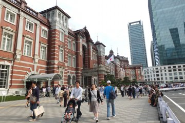 <p>สถานีรถไฟโตเกียวรุ่นที่ 3 สร้างให้เหมือนกับอาคารสถาปัตยกรรมสไตล์ยุโรปดั้งเดิมในรุ่นที่ 1</p>