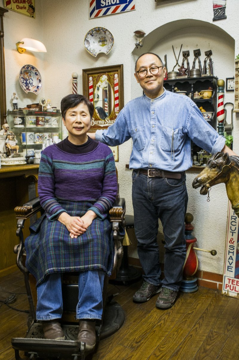 <p>The elderly couple who runs the barbershop-turned-museum.</p>
