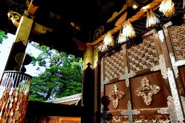 <p>Close up of shrine&#39;s main gate, &#39;Kara-Mon&#39;, a national treasure</p>