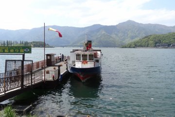<p>ท่าเรือสำหรับล่องเรือชมทะเลสาปคะวะกุชิโกะ และภูเขาฟูจิ</p>